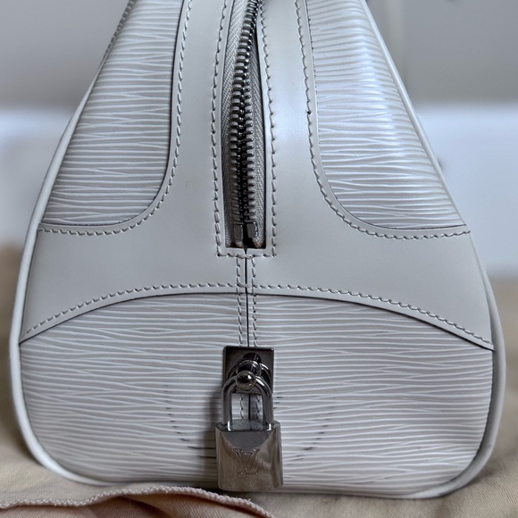 LOUIS VUITTON Ivoire Epi Leather Montaigne GM Bag - Picture 10 of 11